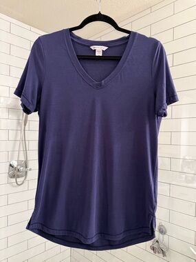 Athleta Essential V-Neck Tee in Navy